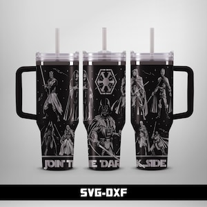 Puede incluir: Vaso térmico aislado en blanco y negro con personajes de Star Wars y el texto "JOIN THE DARK SIDE". El vaso tiene un asa negra, una tapa transparente y una pajita blanca. El diseño incluye a Darth Vader y otras figuras icónicas.