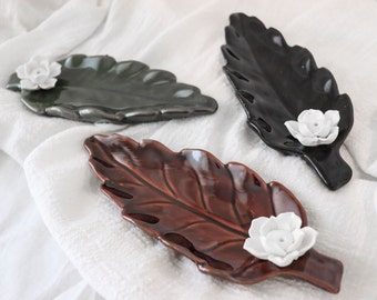 Quemador de incienso de cerámica de colores con forma de hoja y flor de loto