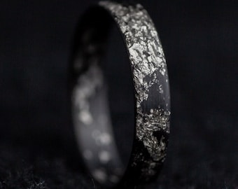 4mm Classic Carbon Fiber Ring with Platinum – Black Minimalist Band