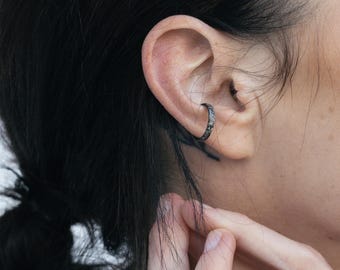 Thin Carbon Ear Cuff with Platinum – Minimalist Unisex Design