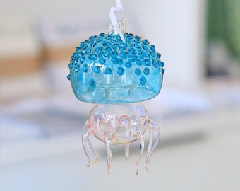 手作りの美しい透明なクラゲ - ガラスのクリスマスオーナメント