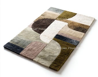 Modern abstrakt handtuftad ullmatta med geometriska block i neutrala, olivgröna och blå toner – Modern designermatta.