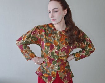 Vintage feminine artistic vibrant abstract print ladies blouse in multicolor