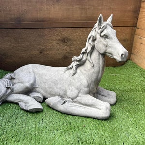 Stone/concrete horse garden ornament statue