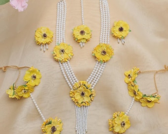 Yellow White Floral Bridal Jewelry Set for Haldi & Mehndi | Gotta Patti Flower Jewelry