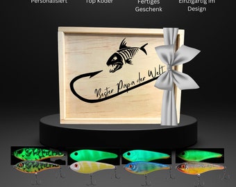 Personalisiertes Geschenk für Angler | Inkl. Holzwolle |  14 verschiedene Köder |  Wobbler für Angler & Fischer | Vatertag, Ostergeschenk