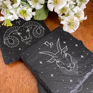 Kwadratowe czarne podstawki z łupka z grawerem laserowym ze znakami zodiaku