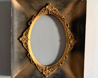 Antique Gold Ornate Oval Frame, Black Matte Finish (7x5.25 Photo)