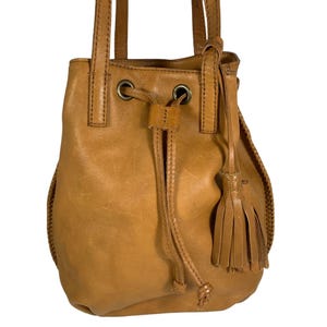 LUCKY BRAND Camel Tan Leather Drawstring Bucket Shoulder Bag  display picture 3