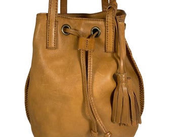 LUCKY BRAND Camel Tan Leather Drawstring Bucket Shoulder Bag Tassel Charms VTG