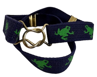 VTG Adjustable Green Frog Patterned Navy On Blue Canvas Belt Brass D-Ring Buckle