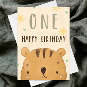 Een gelukkige verjaardag wenskaart - handgemaakte getextureerde wenskaart - eigenzinnige aquarel - kinderkind kinderen 1e verjaardag - teddybeer