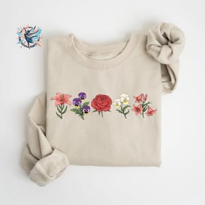Flower Sweatshirt, Wildflower Sweatshirt, Gift For Her, Flower Sweatshirt Aesthetic, Floral Graphic Sweater, Floral Shirt, Flower Sweatshirt