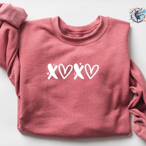 Cute XOXO Sweatshirt, XOXO Valentines Sweatshirt, Valentines Day Sweatshirt, Valentines Matching Sweatshirt, Love Sweatshirt, Gift for Her