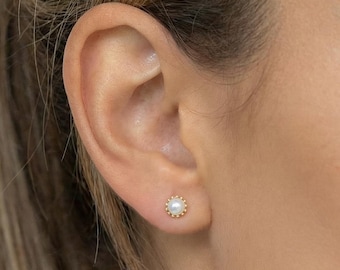 Elegant Gold Pearl Stud Earrings, Minimalist Bridal Jewelry, Classic Dainty Earrings for Weddings, Bridesmaids, Everyday Wear, Gift For,E127