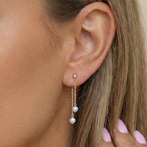 Süßwasserperlenkette Ohrringe, Minimalistische Zwei-Perlen-Ohrringe, eleganter natürlicher Brautschmuck in Gold, Perlengeschenk, E0104