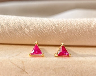 Kristall kleine Dreieck Ohrstecker aus Sterlingsilber | Zirkonia | Alltagsschmuck | Ohrringe zum Stapeln | Brautgeschenk | E5
