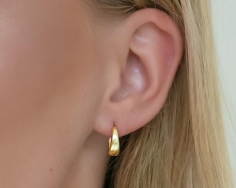 Pendientes de aro cónicos elegantes, aros minimalistas tipo huggie en oro y plata, joyería elegante para mujer, regalo perfecto para ella, E053