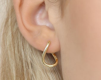 Gold Wave Hoop Earrings, Minimalist Curved Hoops for Women, Dainty Everyday Jewelry, Modern Elegant Design, Gift For Her, E110