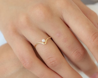 Dainty Freshwater Pearl Ring, Statement Dainty Rings, Minimalist Stacking Rings, Delicate Rings For Women, Pearl jewelry, Gift For Her, R7