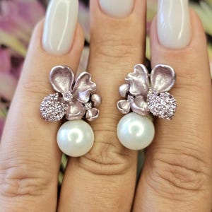 Brincos de madrepérola rosa: design de pedra Swarovski com flor de prata