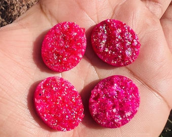 Ensemble de 4 pièces druzy en titane, pierre druzy de qualité supérieure pour la fabrication de bijoux, pierre précieuse druzy en titane en vrac prix de gros.