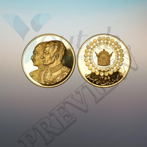 Puede incluir: Dos monedas de oro. Una moneda presenta perfiles de dos hombres. La otra moneda tiene una corona rodeada de círculos y texto. Las monedas están sobre un fondo degradado azul y gris.