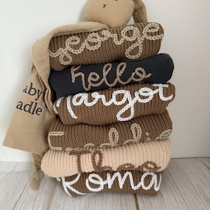 Suéter de punto bordado a mano / Suéter con nombre personalizado / Anuncio de nacimiento / Bebé, niño pequeño, niño