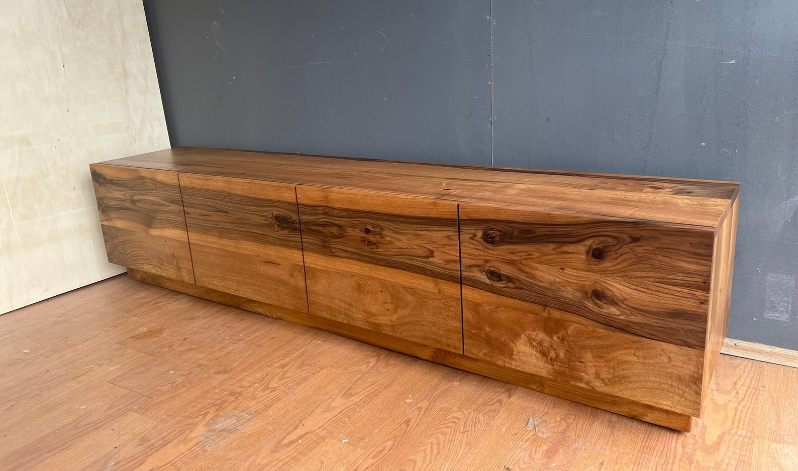 Solid Walnut Wood Tv Stand / Natural Wood Tv Stand / Modern Tv Stand