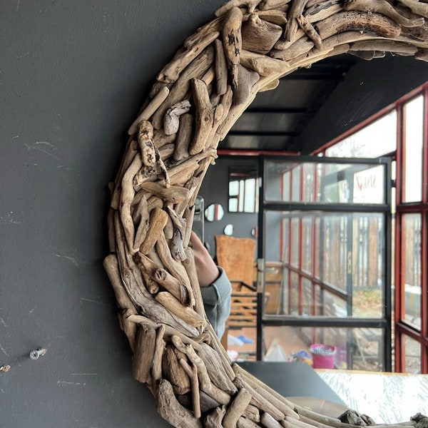 Driftwood Round Mirror, Driftwood Mirror, Handmade Driftwood Mirror, Oval Mirror with Driftwood, Driftwood Art, Bathroom Driftwood Mirror