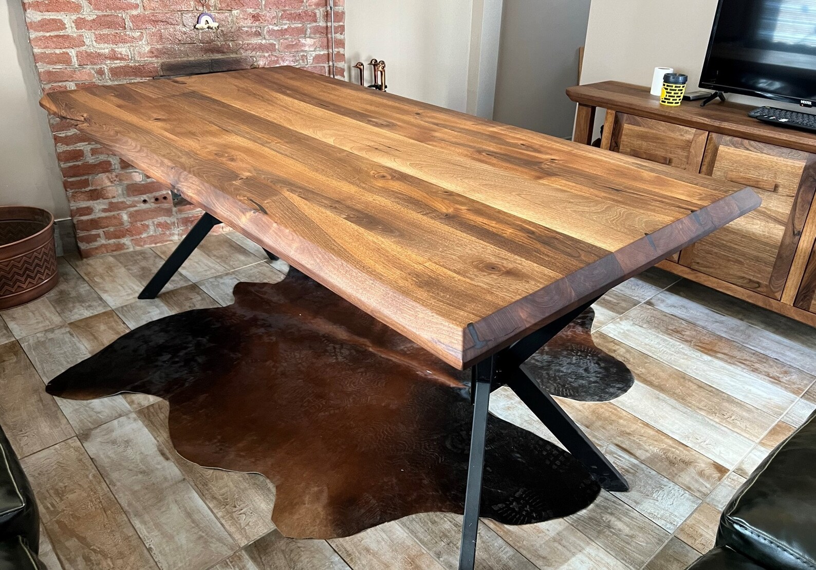 Handmade Solid Wood Walnut Dining Table With Metal Legs / Natural Wood