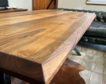 Mesa de comedor de nogal macizo hecha a mano – Mesa de madera a medida – Muebles rústicos modernos – Diseño minimalista