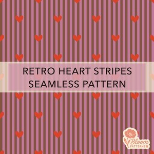 Op de afbeelding: Een naadloos patroon met verticale strepen in afwisselende tinten roze en bruin, versierd met kleine rode hartjes. De tekst RETRO HEART STRIPES SEAMLESS PATTERN staat in het midden, met een Bloom Patterns logo in de hoek.