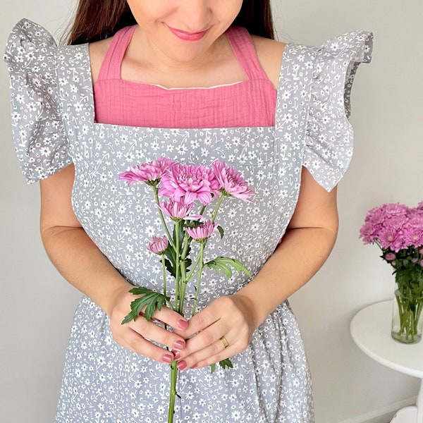 Vintage Apron Daisy Floral Gray