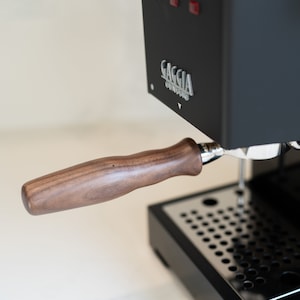 58mm fits Gaggia - Bottomless Portafilter fits Gaggia Espresso Machines-18-20g basket included Walnut