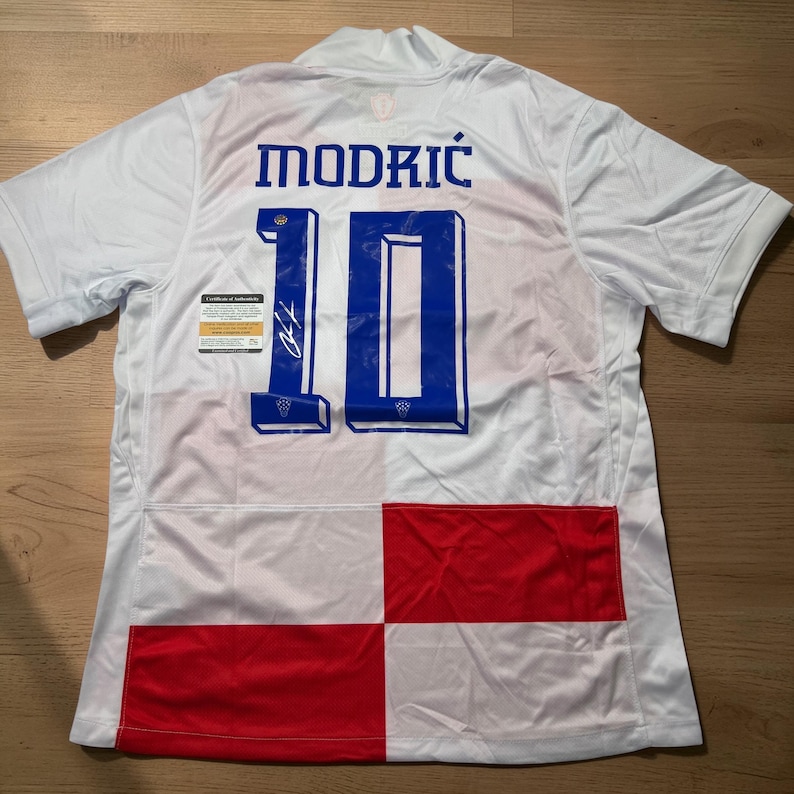 Camiseta de fútbol firmada por Luka Modric con certificado de autenticidad (COA) de Croacia. Autógrafo. imagen 4