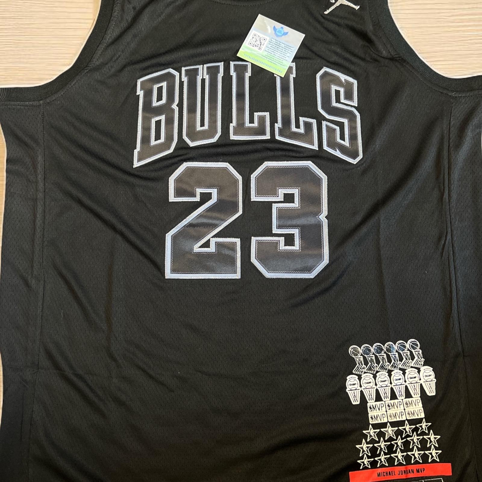 マイケル・ジョーダン直筆サイン入りNBAジャージ シカゴ・ブルズ #23