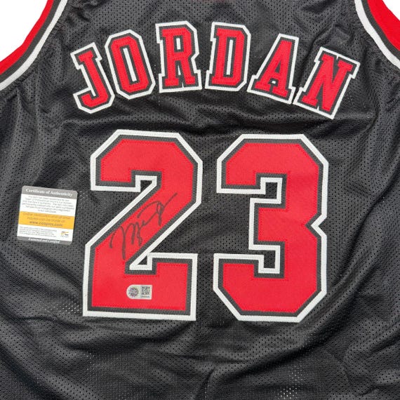 Chicago Bulls Jordan 23 ユニホーム筆記体 Michael Jordan Signed Chicago Bulls Jersey Black Autographed COA