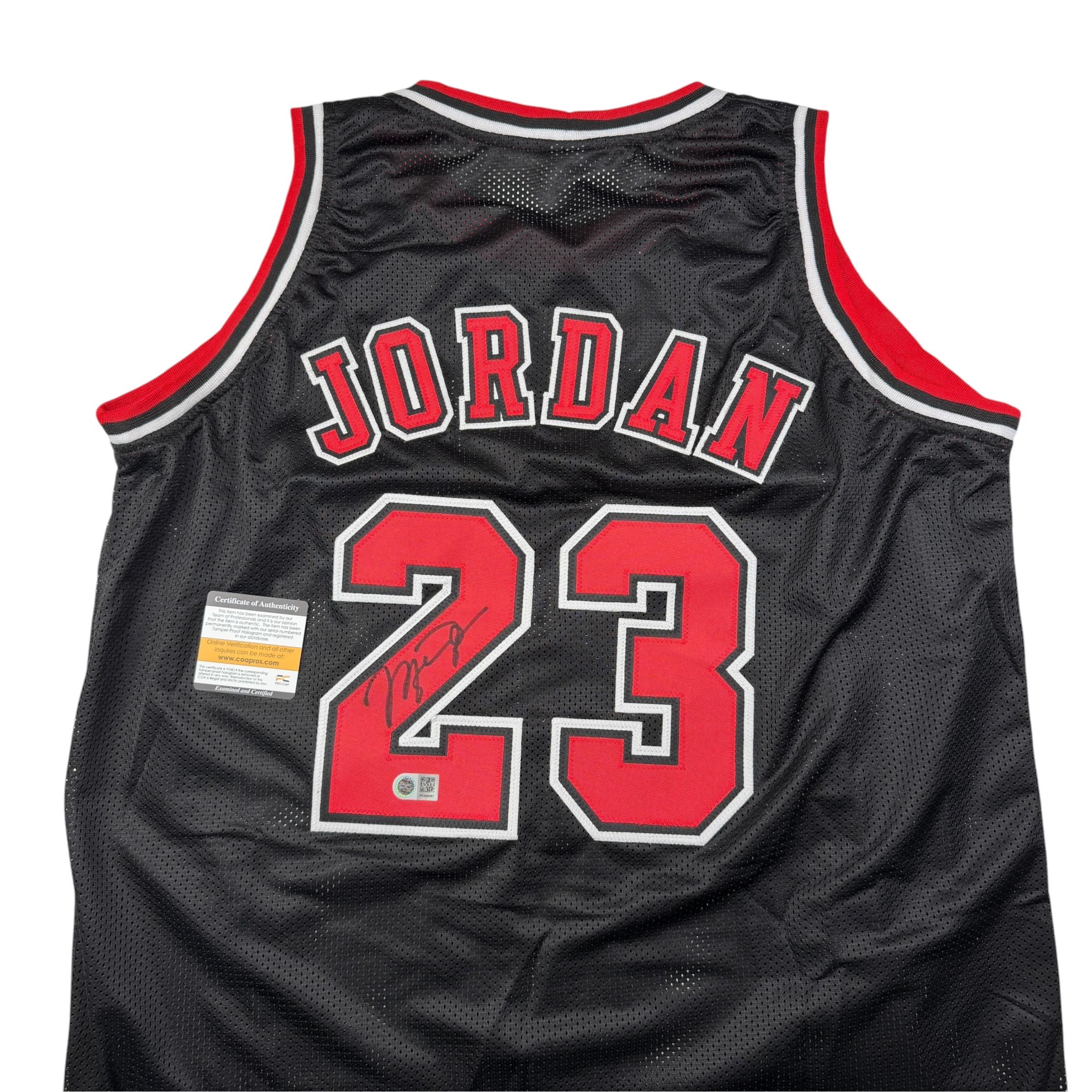 Jordan 直筆サイン Bullsユニフォーム COA付 Michael Jordan Signed Chicago Bulls Jersey Black Autographed COA