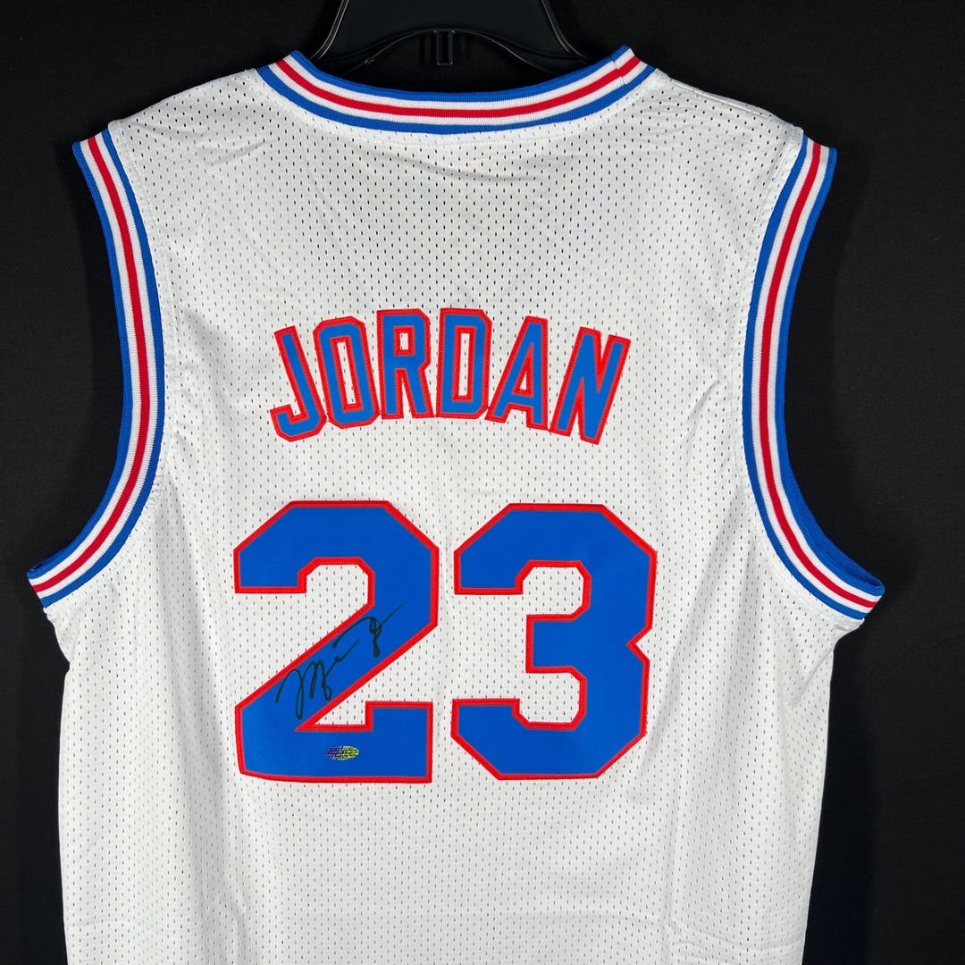 Michael Jordan Hand Signed Looney Tunes Tune Squad Space Jam