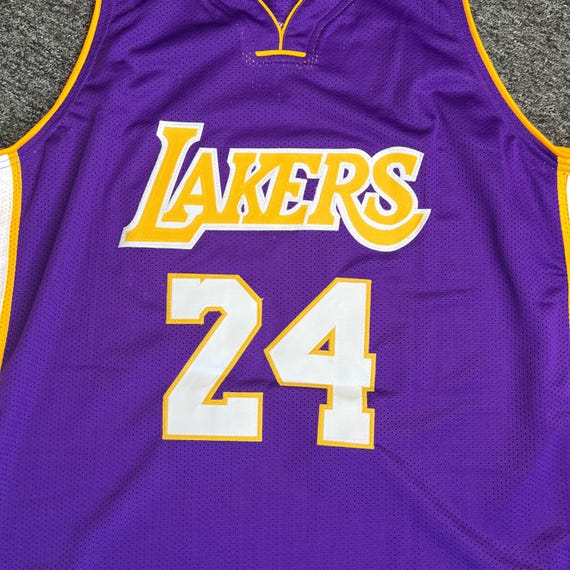 直筆サイン入り コービー・ブライアント LA レイカーズ ジャージ #24