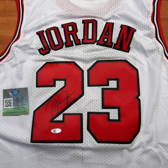 Michael Jordan Hand Signed Jersey Chicago Bulls '97-'98 Autograph