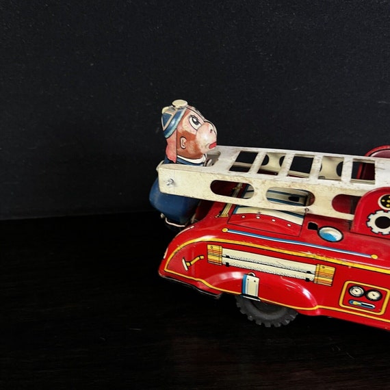 Vintage 1959 MARUSAN Japan Tin Litho Monkey Fire Truck Toy