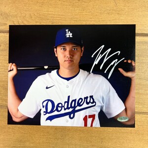 大谷翔平 直筆サイン入り写真 LAドジャース #17 ホログラム COA 8x10 