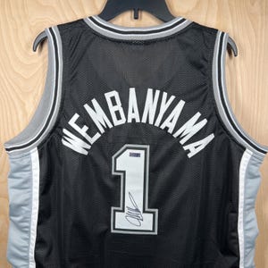 Victor Wembanyama Handsigniertes San Antonio Spurs Jersey # 1 Autogramm mit COA HOLOGRAMM