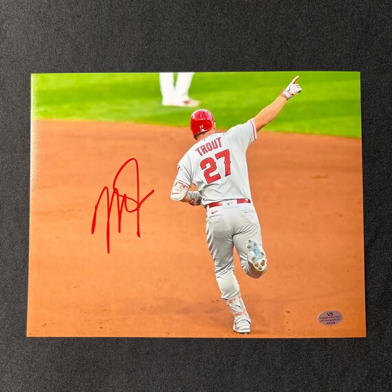 ロサンゼルス・エンジェルス マイク・トラウト選手直筆サイン入り