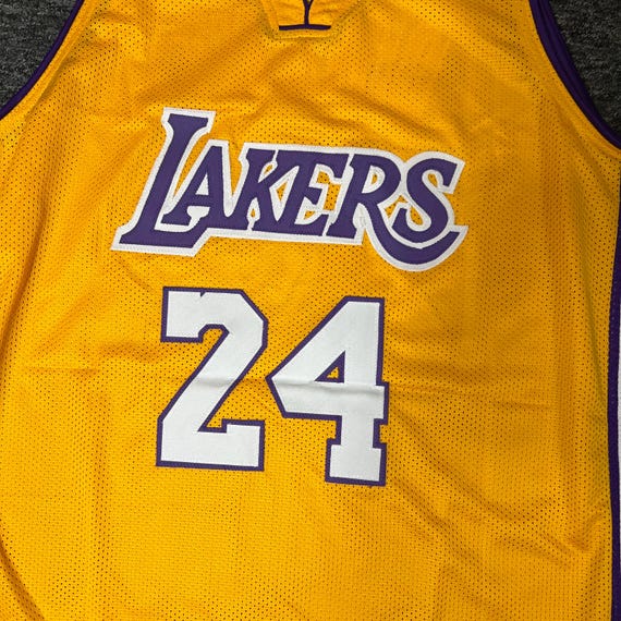 コービー・ブライアント　ロサンゼルス・レイカーズ　直筆サイン入りユニフォーム 直筆サイン入り】コービーのレイカーズユニフォームを販売