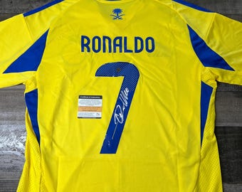 Camiseta de fútbol firmada por Cristiano Ronaldo con certificado de autenticidad.