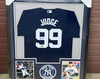 Camiseta de los Yankees firmada por Aaron Judge y enmarcada: Autógrafo auténtico, certificado de autenticidad, 42"x34"