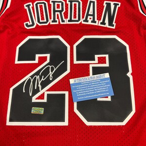 マイケル・ジョーダン直筆サイン入りジャージ シカゴ・ブルズ #23 